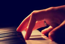 马卡:库尔图瓦出现肌肉问题,或缺席连续第三场比赛.